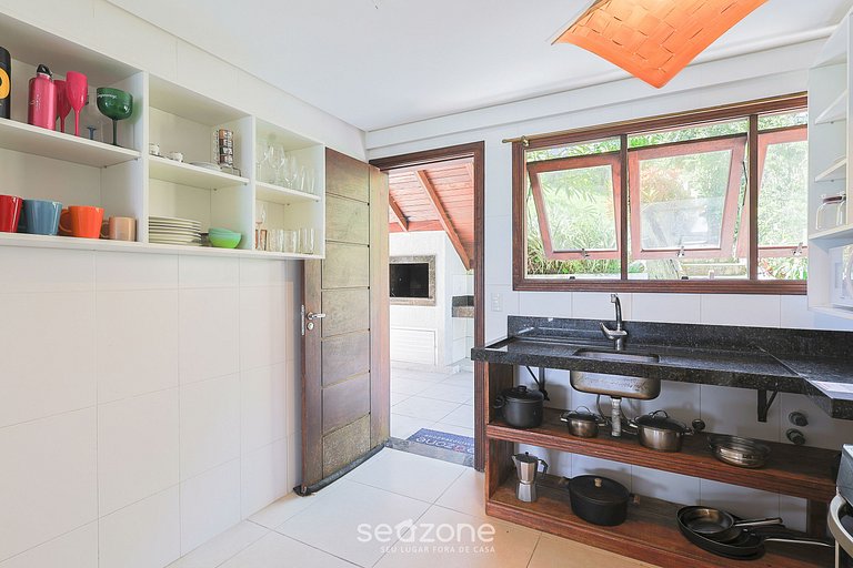 Casa 3Q Pé na Areia c/ churrasq. Bombinhas SDN042