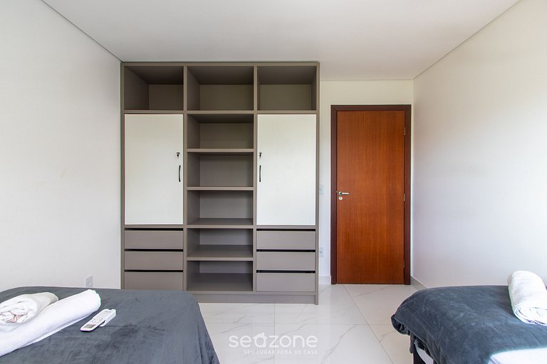 Apto c/ Churrasq. em Cond. c/ Piscina MUT0056