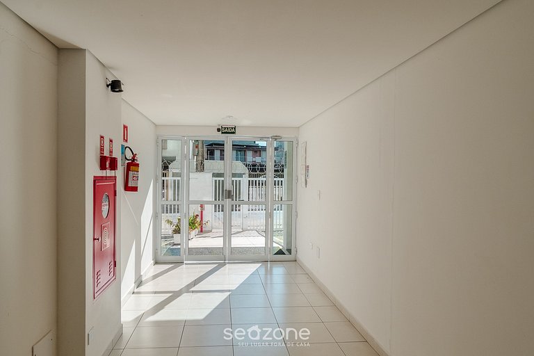 Apartamento em Prédio com Piscina RJI0046