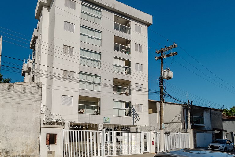 RJI - Apartamentos próximos da praia de Itaguá