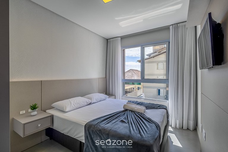 Apto 3Q moderno prox. do mar em Meia Praia EMA0201