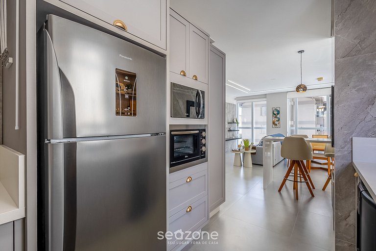 Apto 3Q moderno prox. do mar em Meia Praia EMA0201