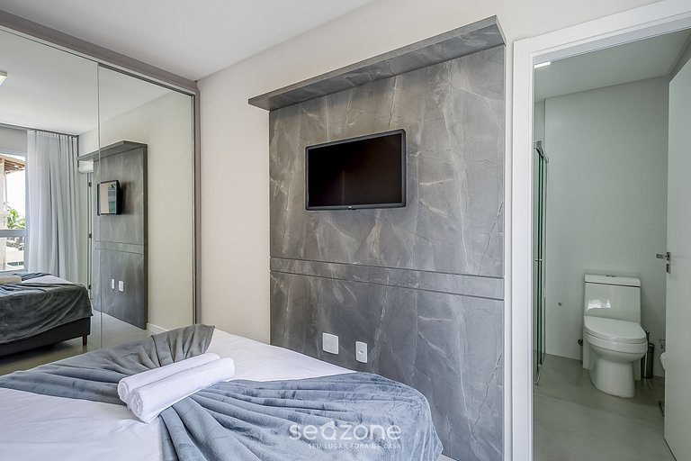 Apto 3Q moderno prox. do mar em Meia Praia EMA0201