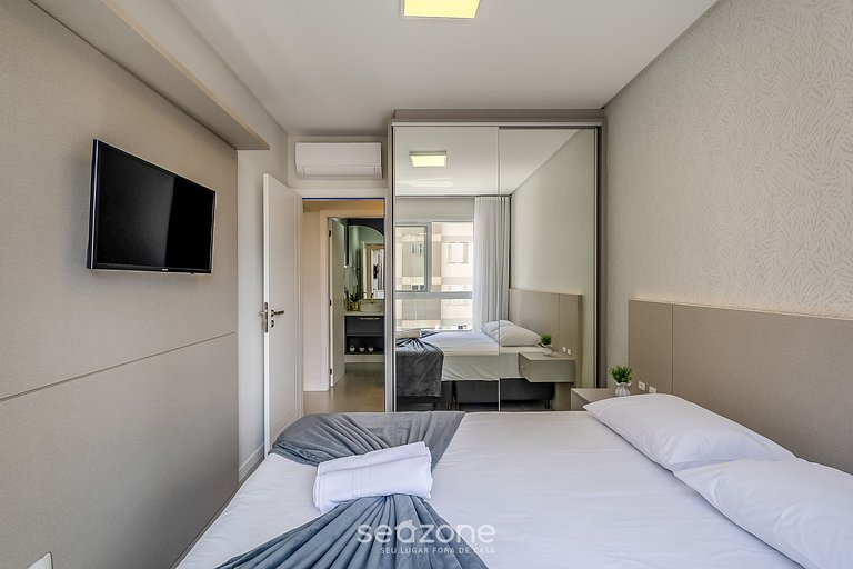 Apto 3Q moderno prox. do mar em Meia Praia EMA0201