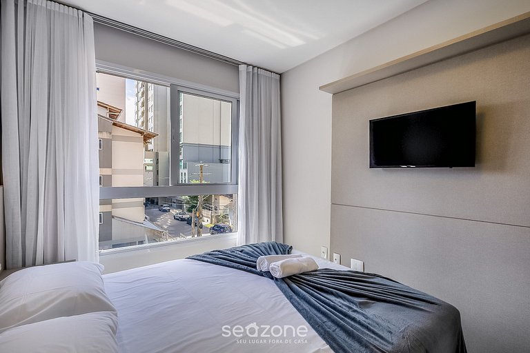 Apto 3Q moderno prox. do mar em Meia Praia EMA0201