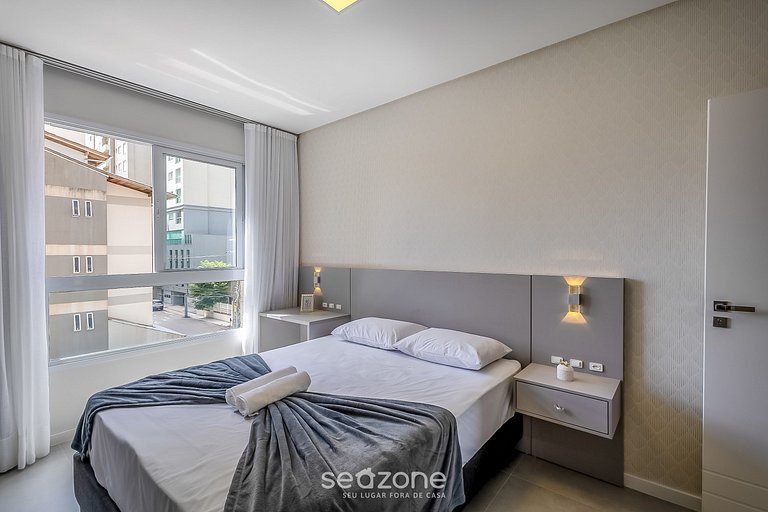 Apto 3Q moderno prox. do mar em Meia Praia EMA0201