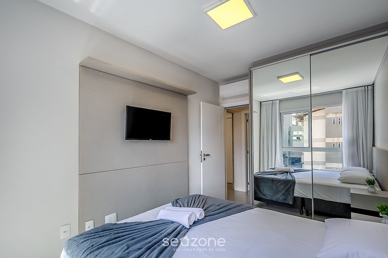 Apto 3Q moderno prox. do mar em Meia Praia EMA0201