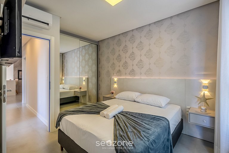 Apto 3Q moderno prox. do mar em Meia Praia EMA0201