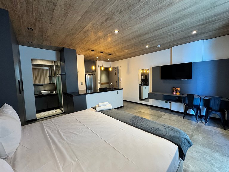 Hermoso Estudio con Vista Lateral al Mar NWT0603