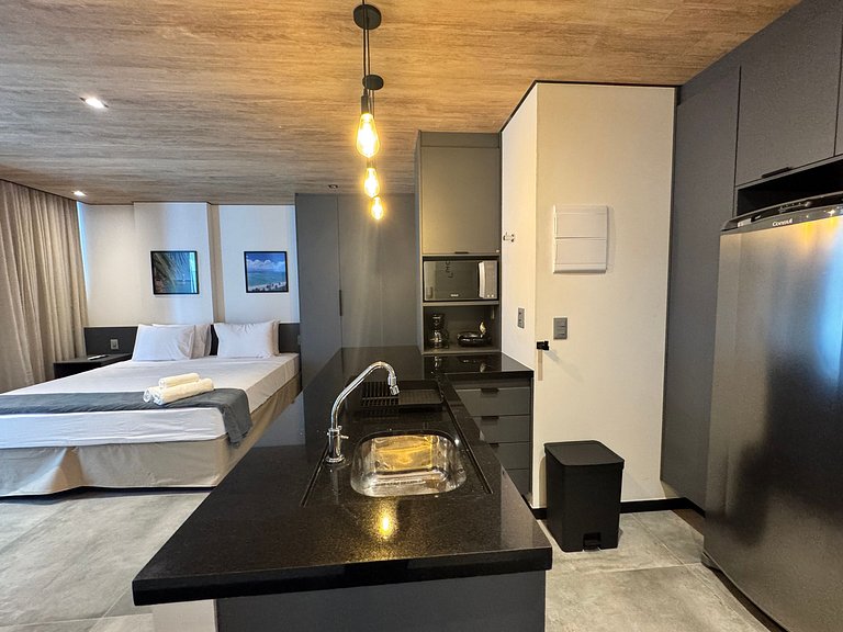 Hermoso Estudio con Vista Lateral al Mar NWT0603