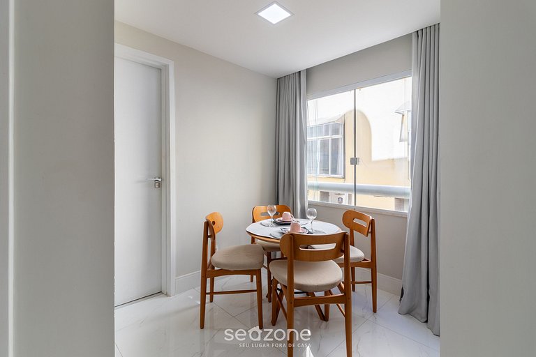 Belo Apto na Barra a 110m da Praia CSF0202