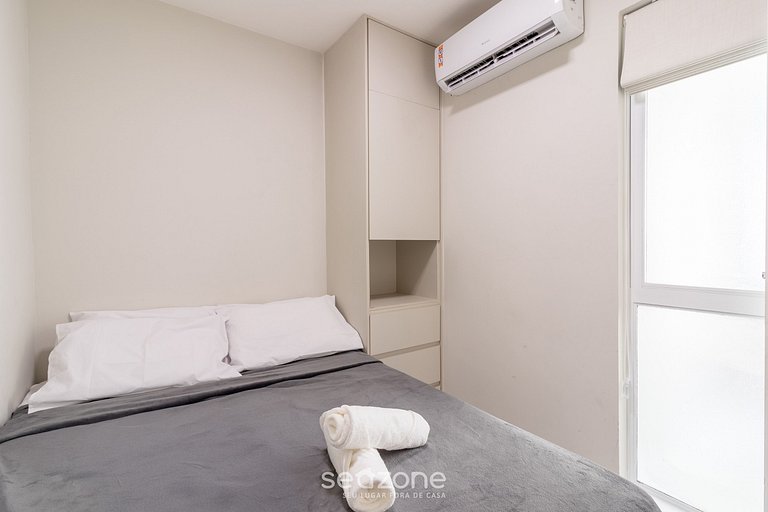 Belo Apto na Barra a 110m da Praia CSF0202