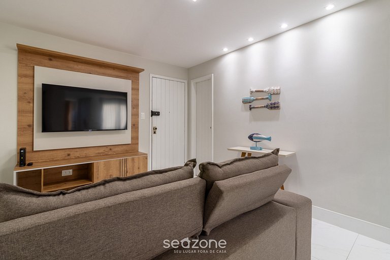 Belo Apto na Barra a 110m da Praia CSF0202