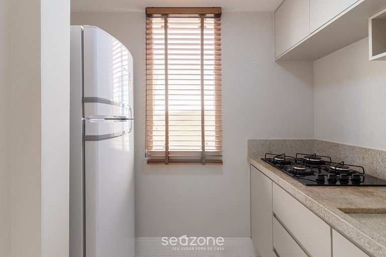 Belo Apto na Barra a 110m da Praia CSF0202