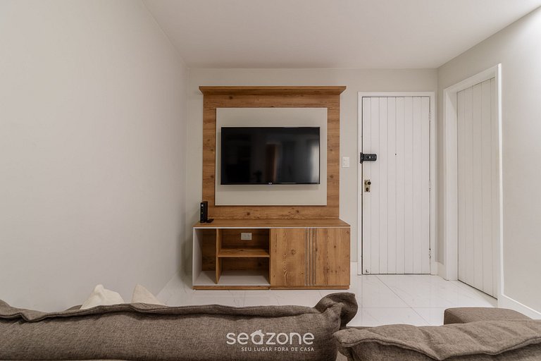 Belo Apto na Barra a 110m da Praia CSF0202