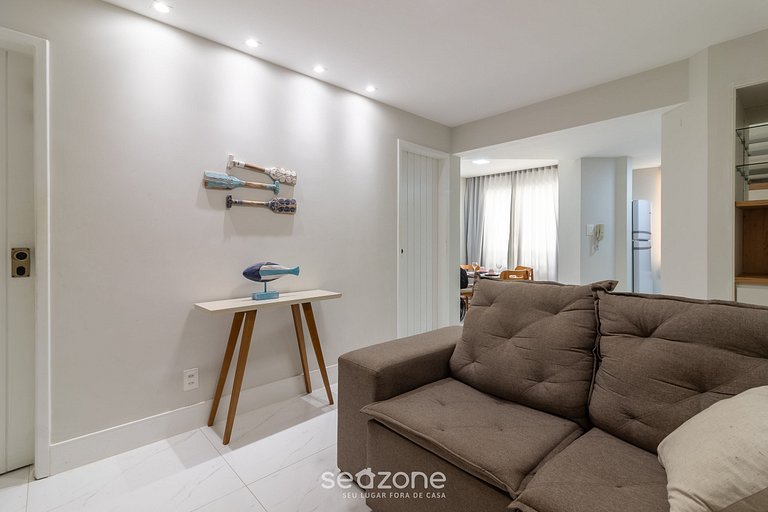 Belo Apto na Barra a 110m da Praia CSF0202