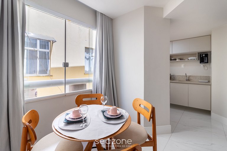 Belo Apto na Barra a 110m da Praia CSF0202