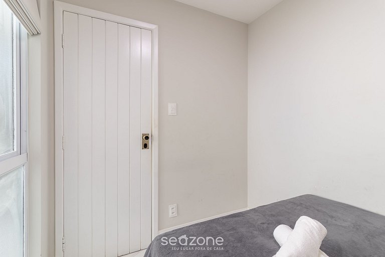 Belo Apto na Barra a 110m da Praia CSF0202