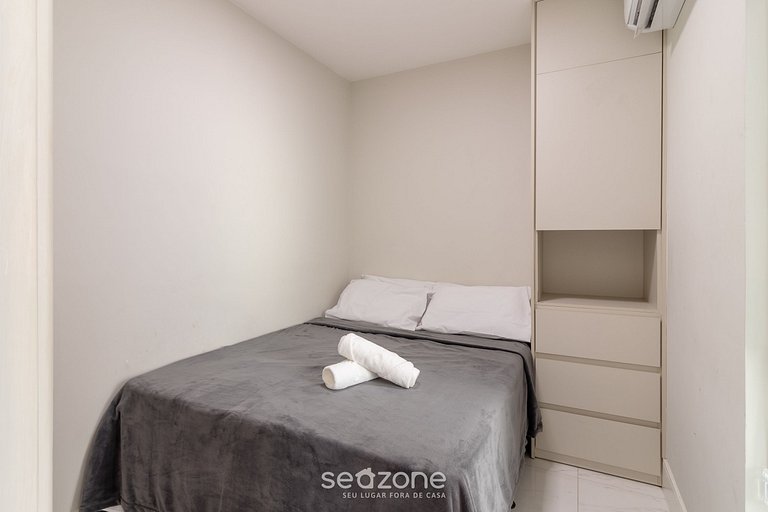 Belo Apto na Barra a 110m da Praia CSF0202