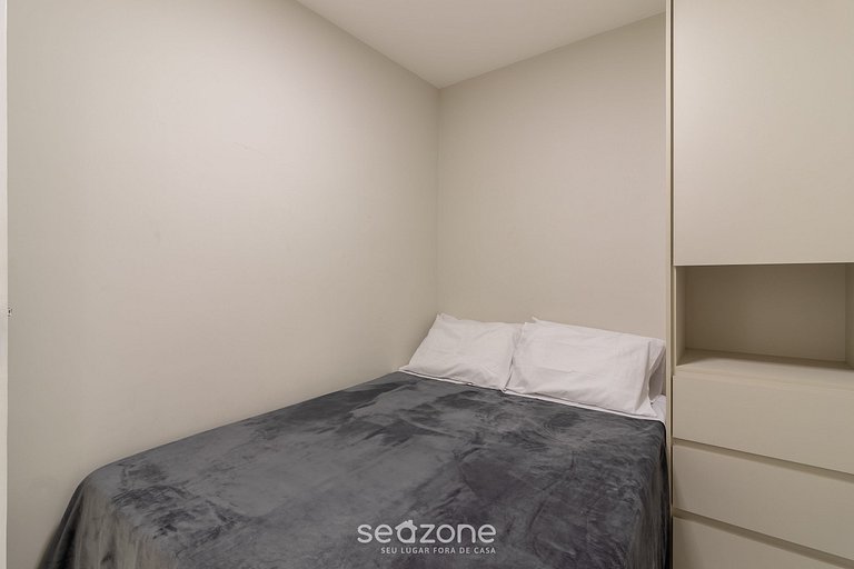 Belo Apto na Barra a 110m da Praia CSF0202