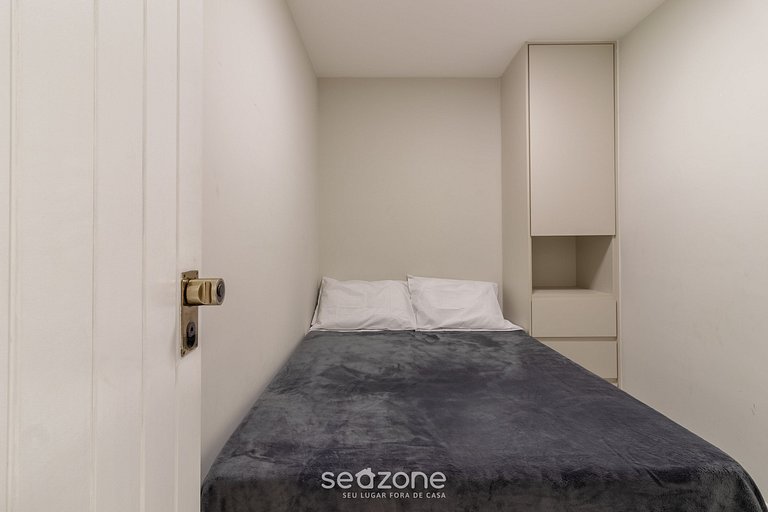 Belo Apto na Barra a 110m da Praia CSF0202