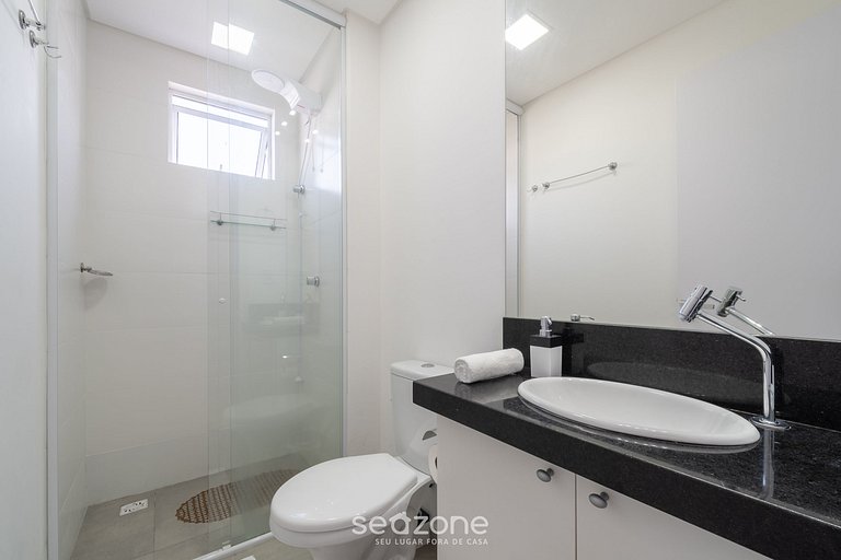 Bom apto c/2 quartos e varanda em Itapema RSN301