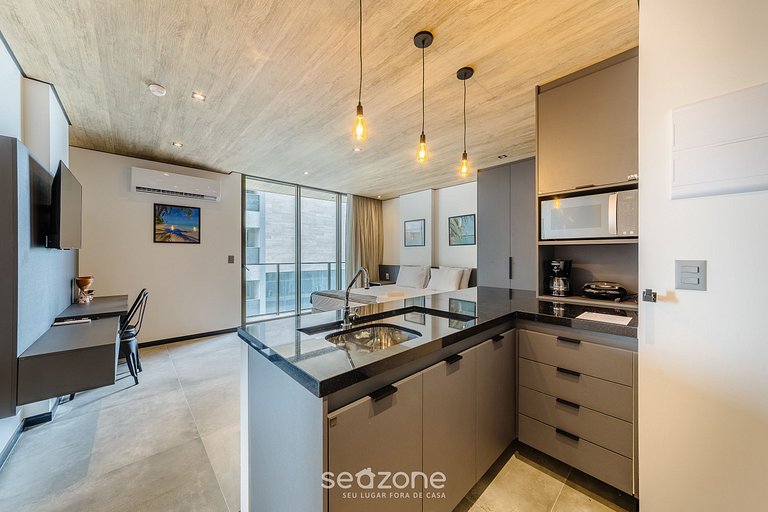 Estudio con Vista Lateral al Mar – NWT0605