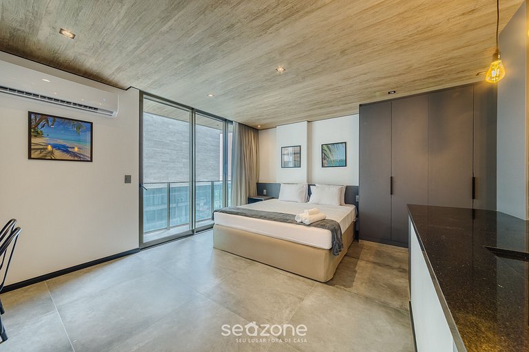 Estudio con Vista Lateral al Mar – NWT0605