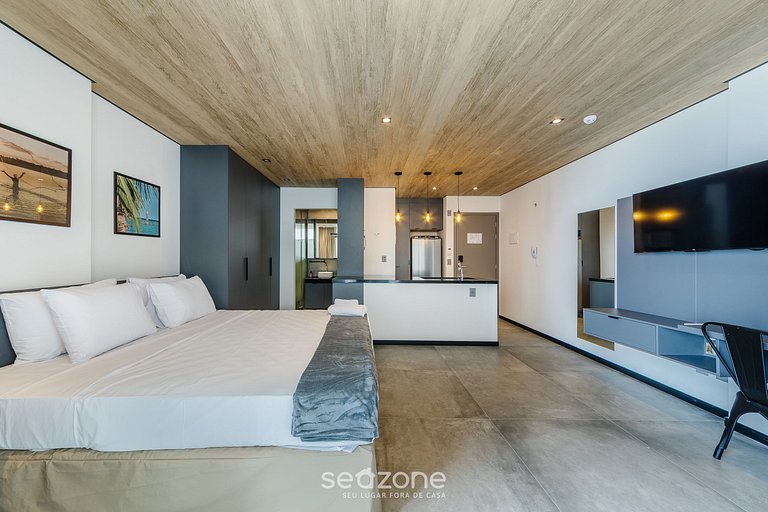 Estudio con Vista Lateral al Mar – NWT0605