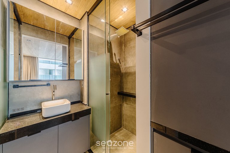 Estudio con Vista Lateral al Mar – NWT0605