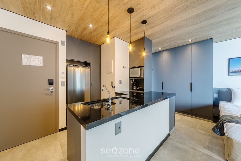 Hermoso Estudio con Vista Lateral al Mar NWT0606