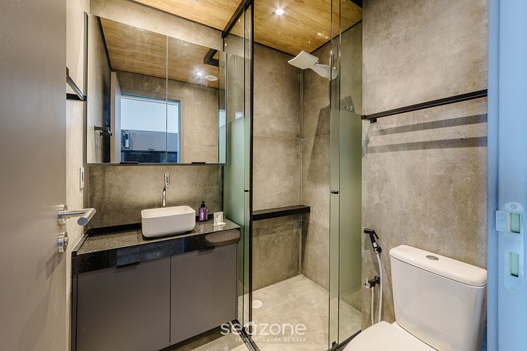 Hermoso Estudio con Vista Lateral al Mar NWT0613