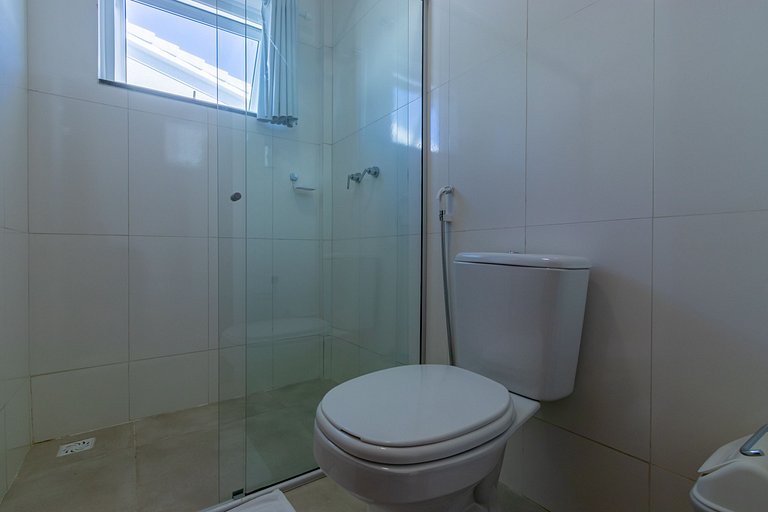 Casa em cond com piscina perto da Praia MGI025