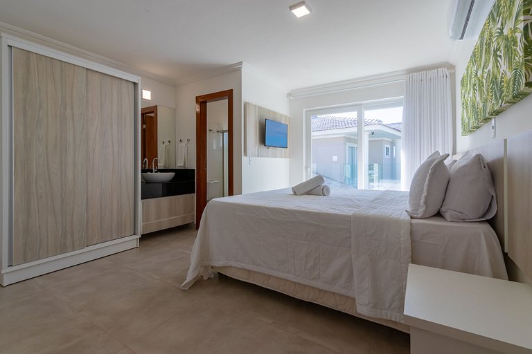 Casa em cond com piscina perto da Praia MGI025