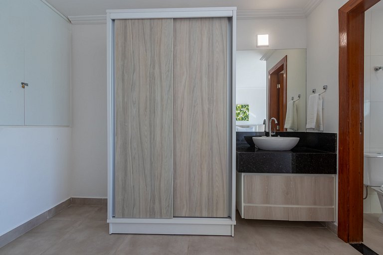 Casa em cond com piscina perto da Praia MGI025