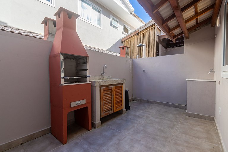 Casa em cond com piscina perto da Praia MGI025