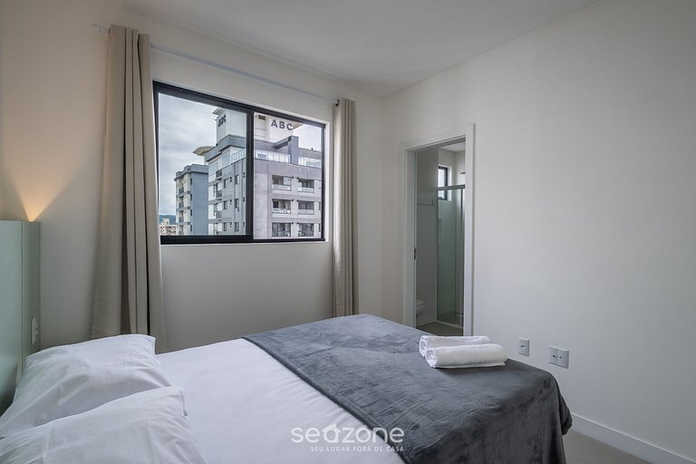 Apto 2Q c/ varanda prox ao mar Itapema MTS1503