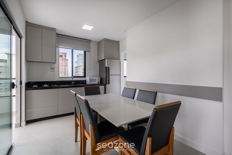 Apto 2Q c/ varanda prox ao mar Itapema MTS1503