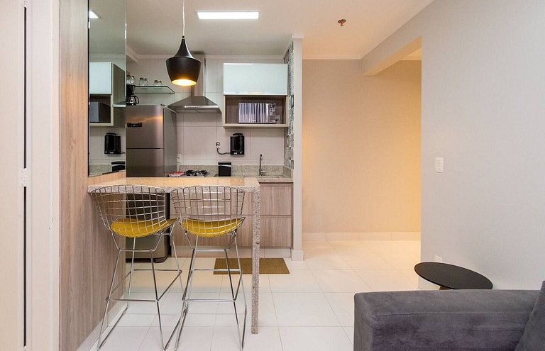 Studio em cond. c/ academia e piscina - MBCA0302