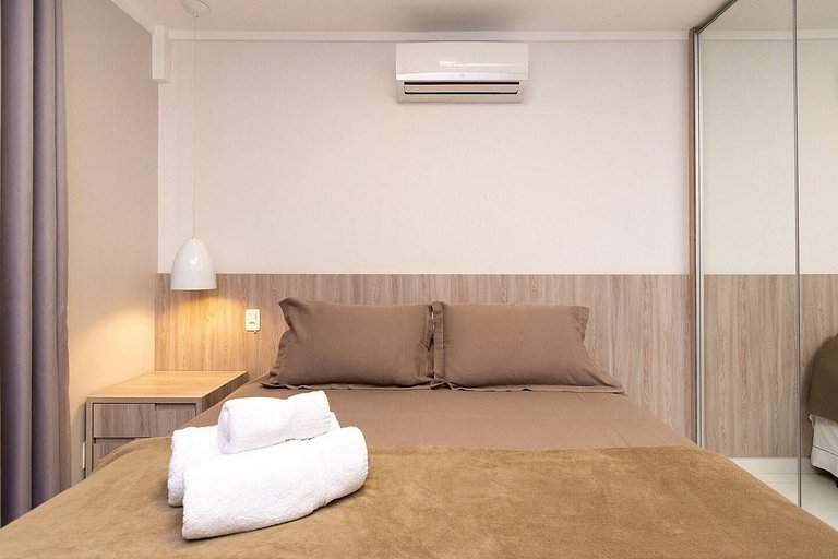 Studio em cond. c/ academia e piscina - MBCA0302