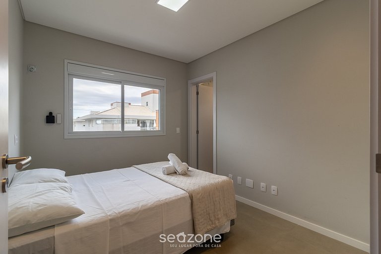 Apto em Prédio c/ Piscina STN0404