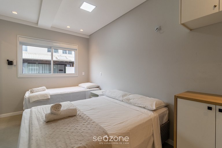 Apto em Prédio c/ Piscina STN0404