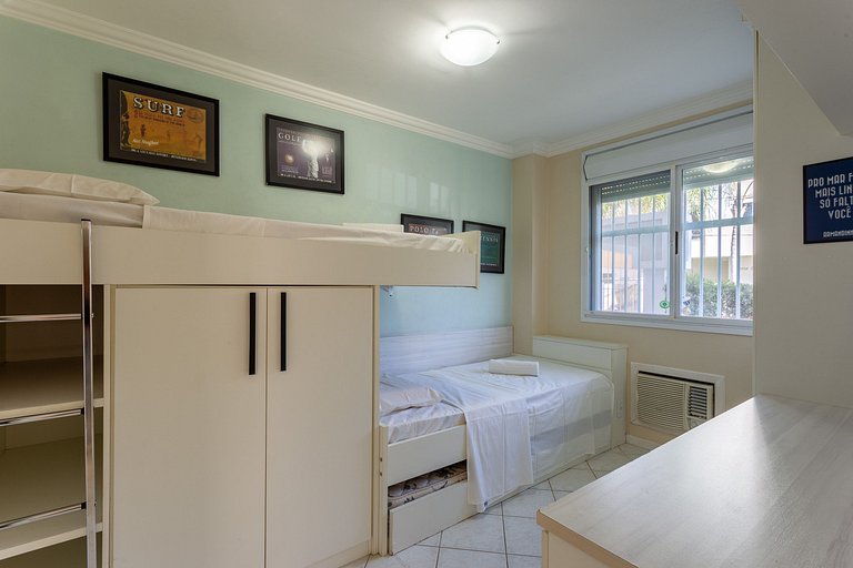 Dpto amplio c/ piscina a 750m de la playa CHR025