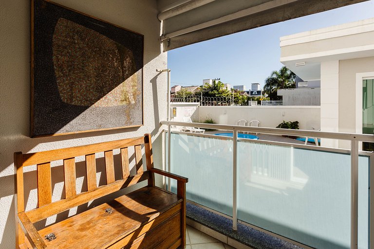 Apto espaçoso com piscina 750m da praia | CHR025