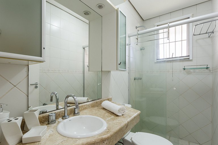 Apto espaçoso com piscina 750m da praia | CHR025