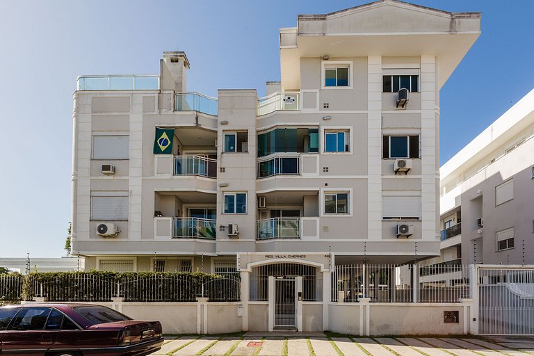 Apto espaçoso com piscina 750m da praia | CHR025