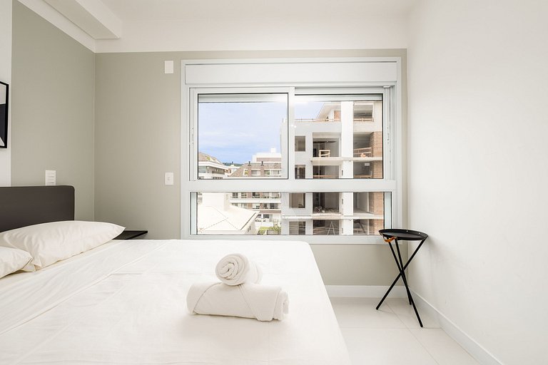 Hermoso apto a 230m de la playa en Jurerê MOR025