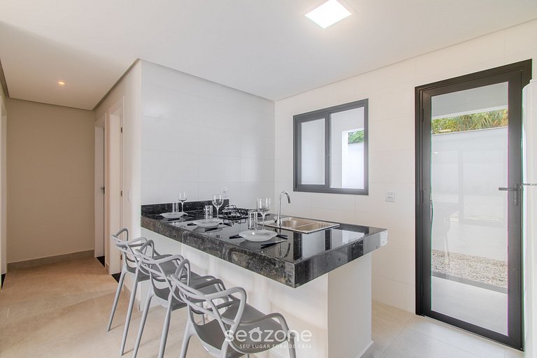 Apto em Condo. c/ Churrasq. 700m da Praia NVM0009