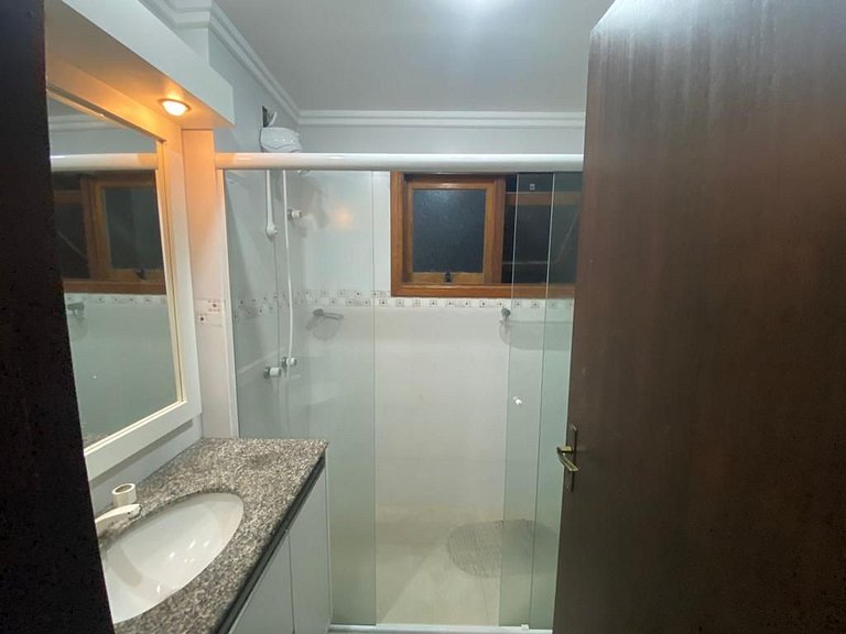 Apto c/ suítes a 500m da Praia de Jurerê | CPJ504