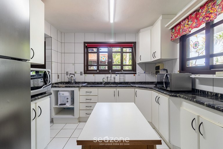 Casa c/ piscina e pistas de skate STM0500